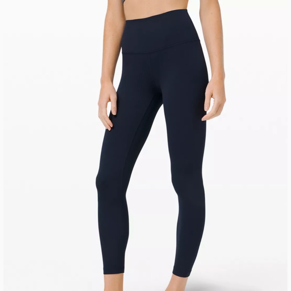 Lululemon aligns size 6